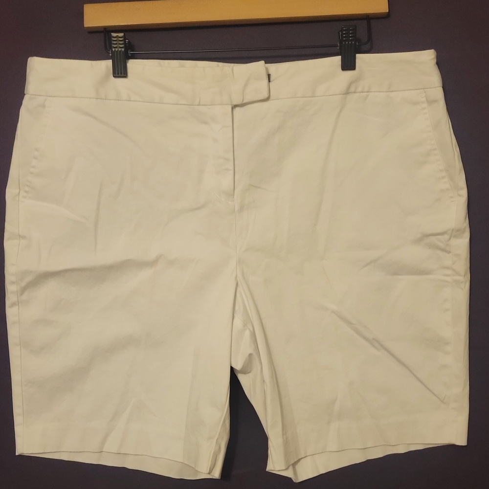 Women's Attention White Bermuda Shorts. Size 16